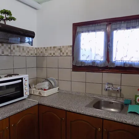 Fanis * Kókkinon Nerón