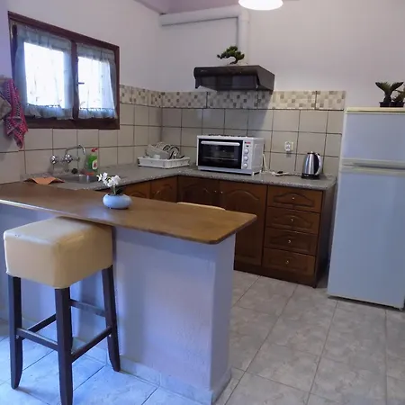 Fanis * Kókkinon Nerón