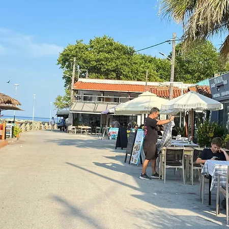 Fanis * Kókkinon Nerón