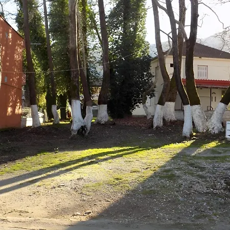 Fanis * Kókkinon Nerón