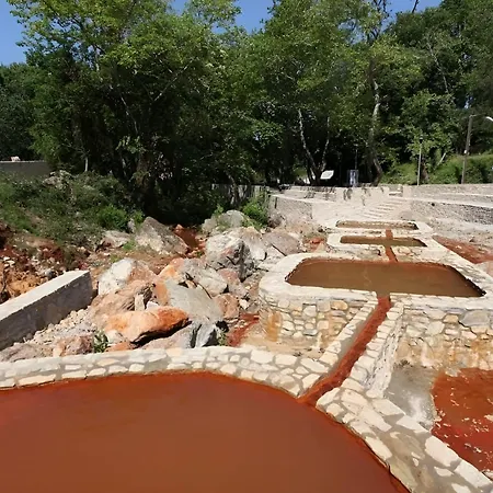 Fanis * Kókkinon Nerón