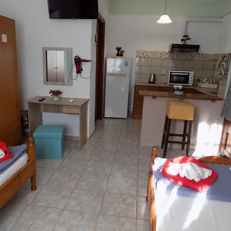 Fanis * Kókkinon Nerón