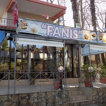 Fanis *