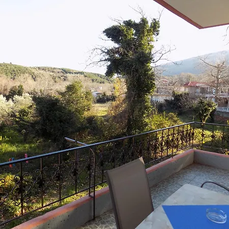 Fanis Kókkinon Nerón